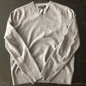 Banana Republic Sweaters - Banana Republic 100% Merino Wool V-Neck Sweater Banana Republic Sweaters - Banana Republic 100% Merino Wool V-Neck Sweater